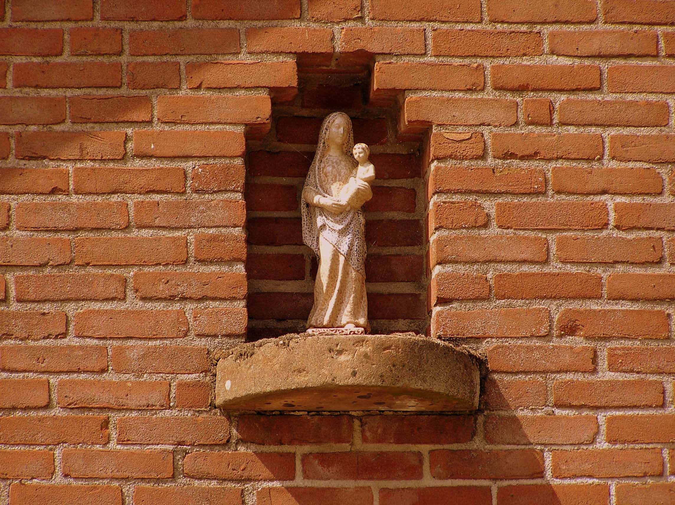 4. Mariabeeld in gevel schuur erve Enkman aan de Ootmarsumsestraat in Tilligte