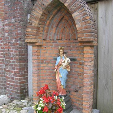 68. Mariabeeld op kerkhof, Oude Kerkweg, Zenderen